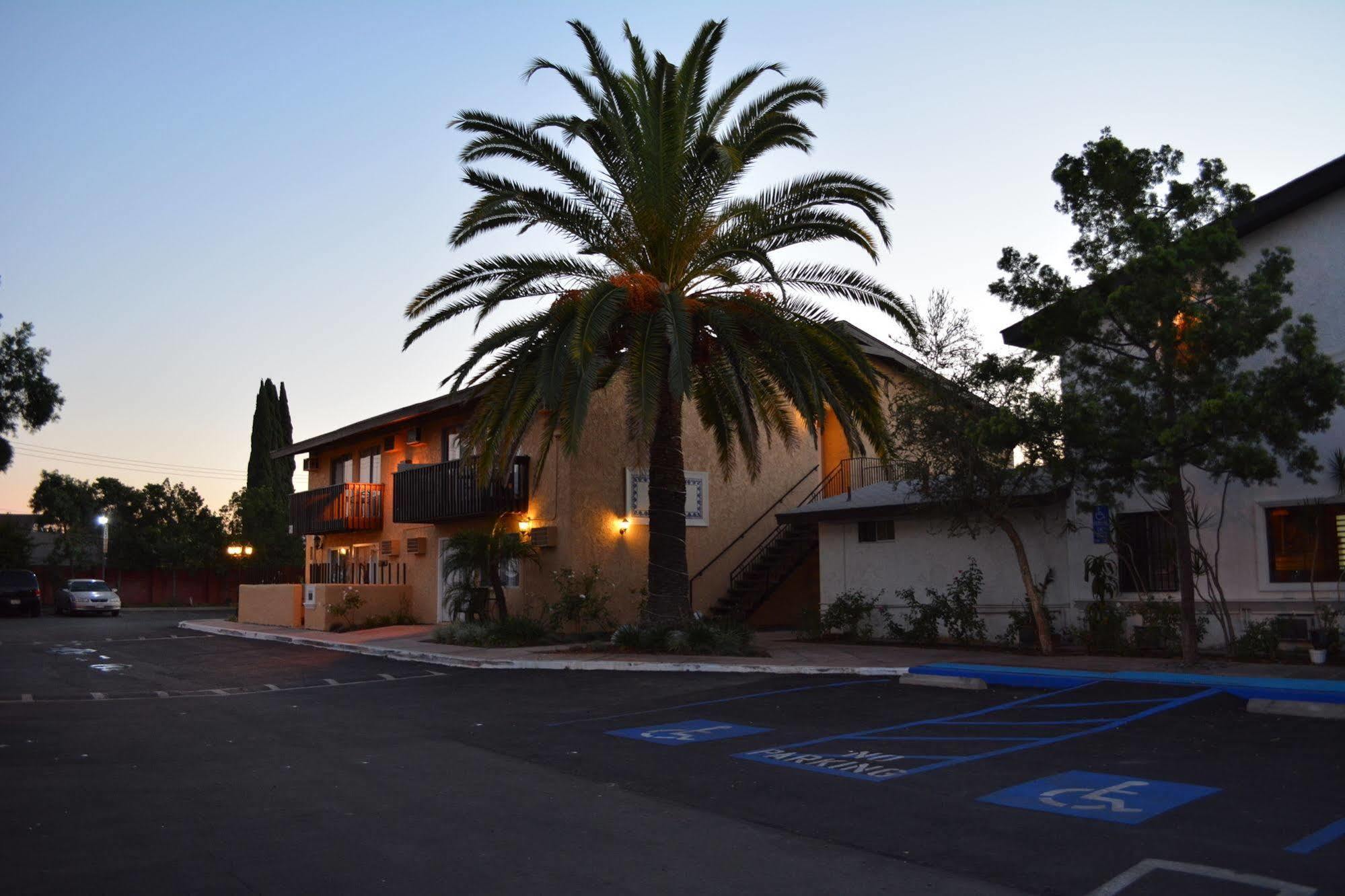 The Lemon Tree Hotel Anaheim Exterior foto